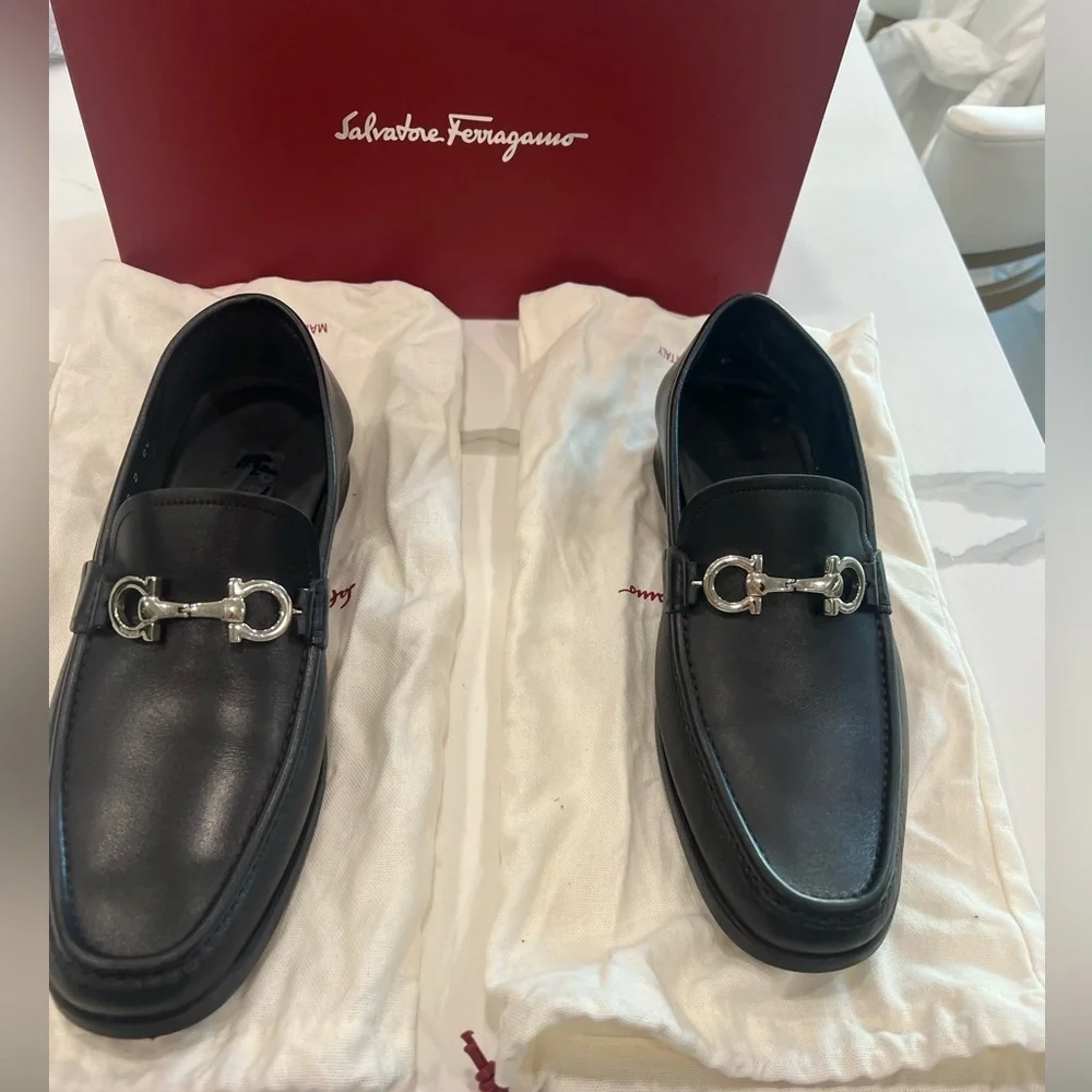 Men’s Ferragamo reversible horse-bit black loafers box + dust bags size 8.5
